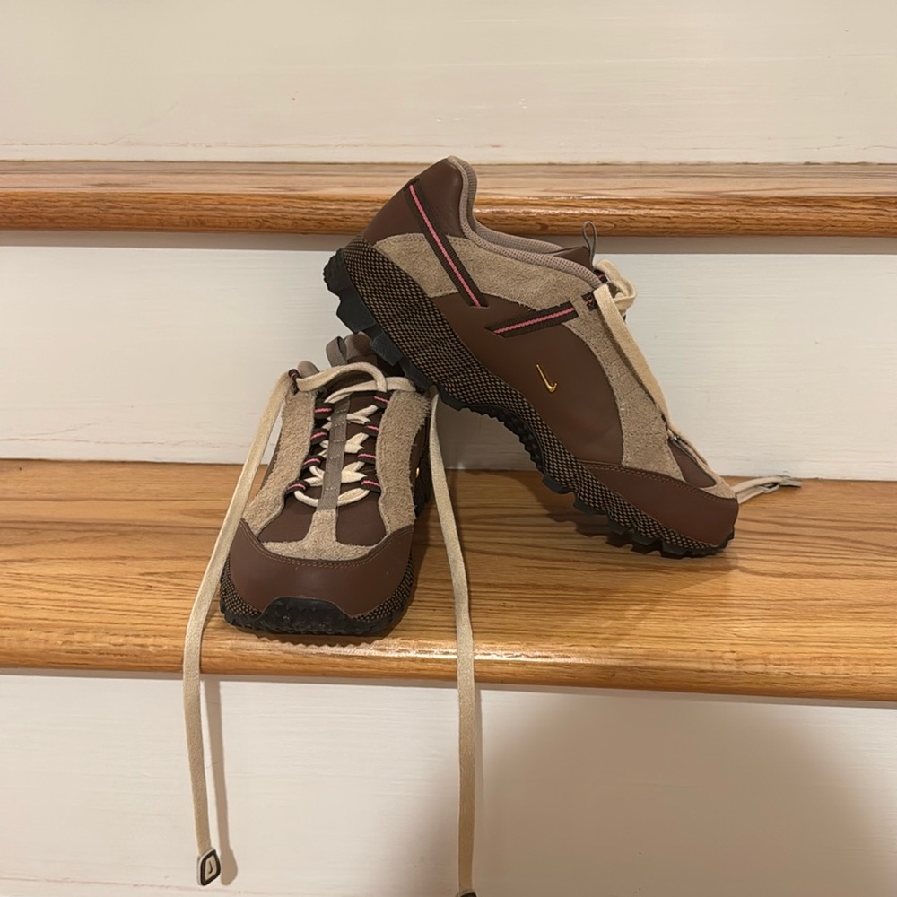 Nike Air Humara LX